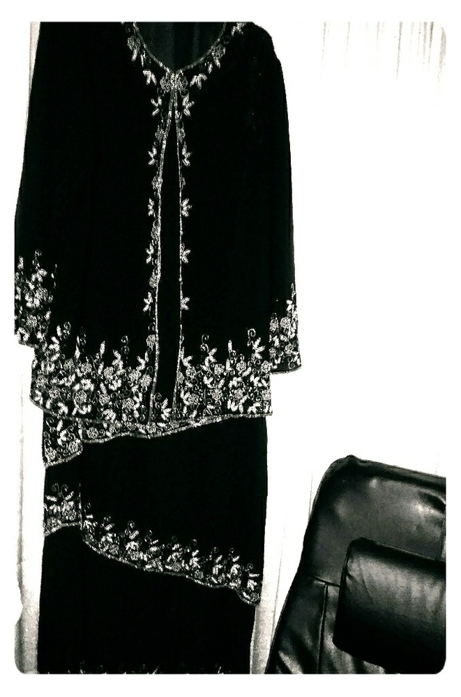 Beautiful sequined dress set well made